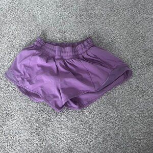 Lululemon Size 2 Hottie Hot 2.5 Inch Shorts